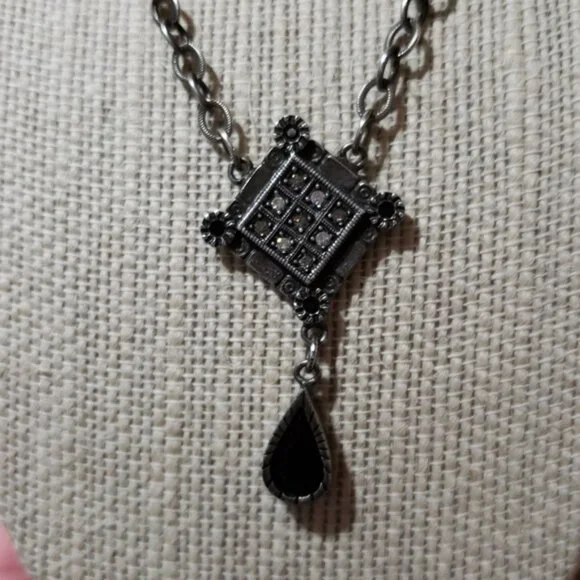 Patricia Locke Silver Tone Necklace With Dangle Pendant Swarovski Crystal